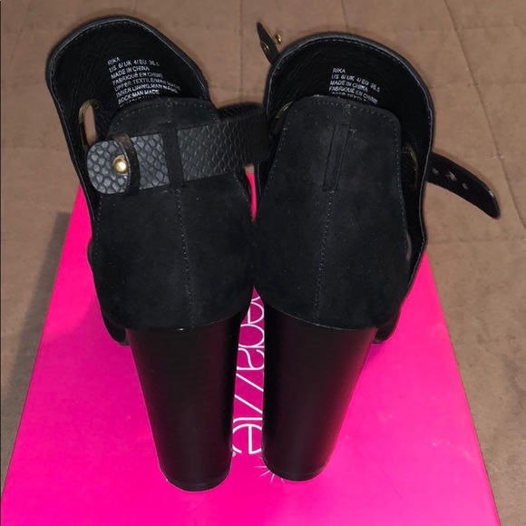 Heels - Picture 4 of 4